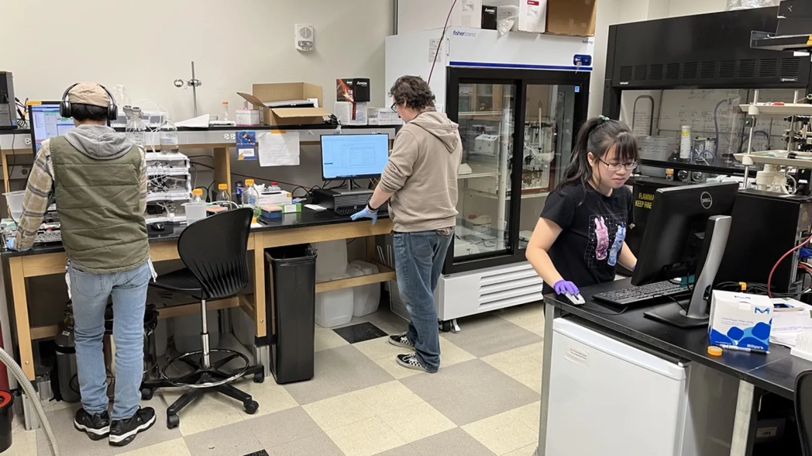 Students working in Poirier Lab
